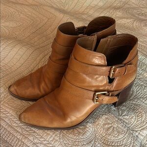 Tan Ankle Boots with Buckles and Medium Heel